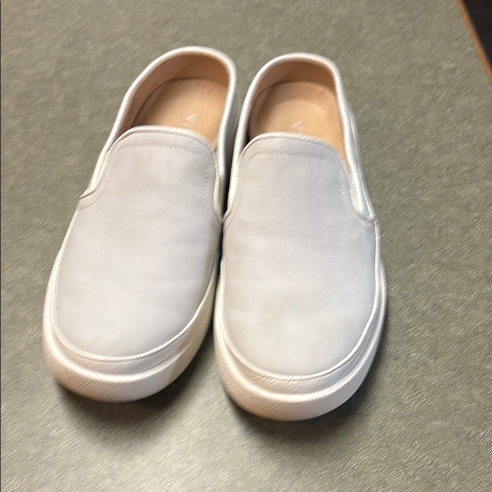 Vionic White and Gray Slip-On Flats with Textured Fabric